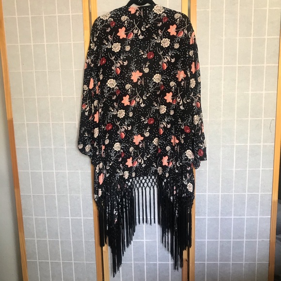 Torrid crepe kimono with fringe : floral - Picture 4 of 6
